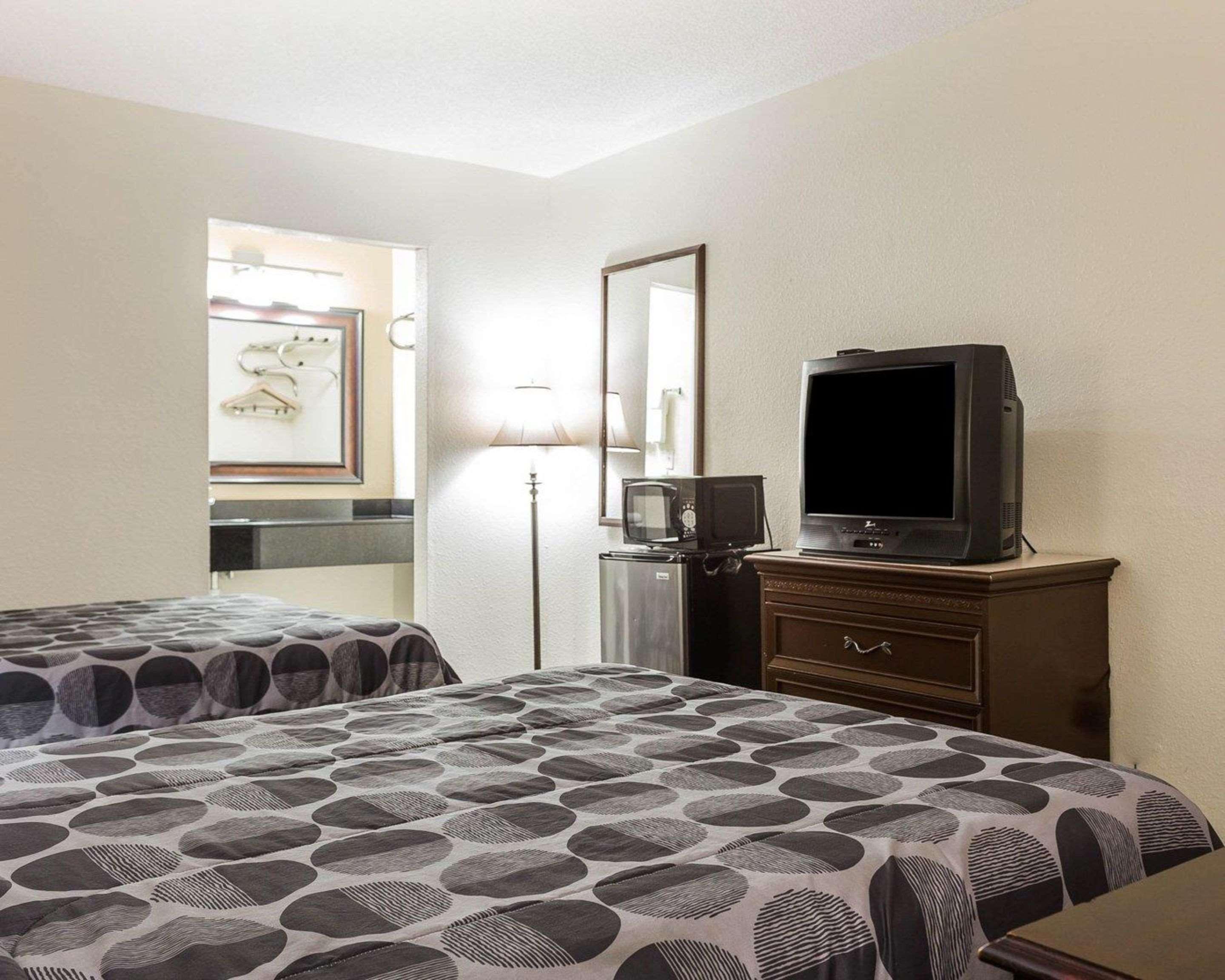 Econo Lodge Coliseum Чарлстон Екстер'єр фото