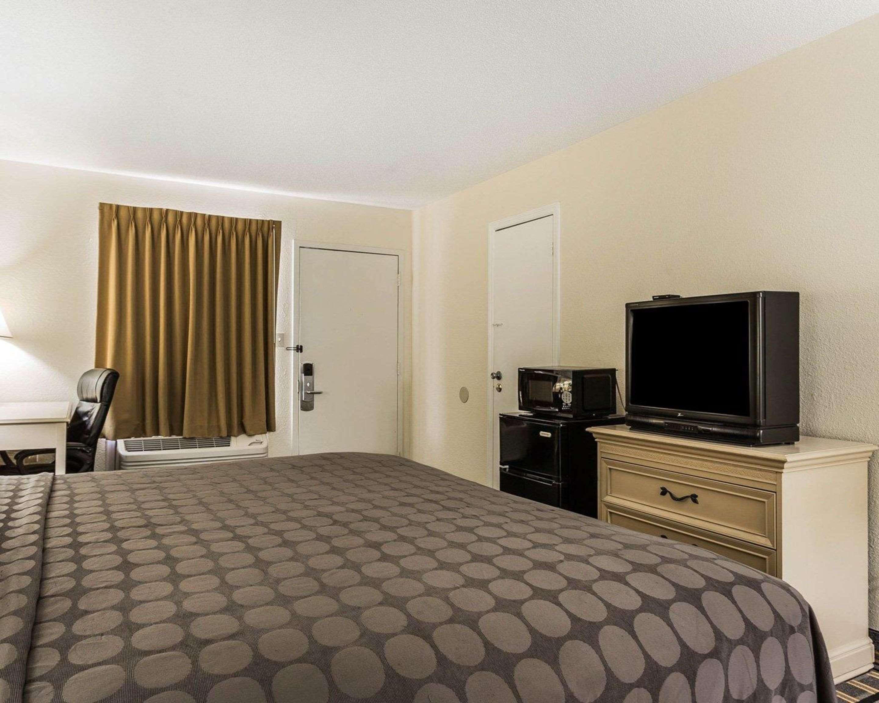 Econo Lodge Coliseum Чарлстон Екстер'єр фото